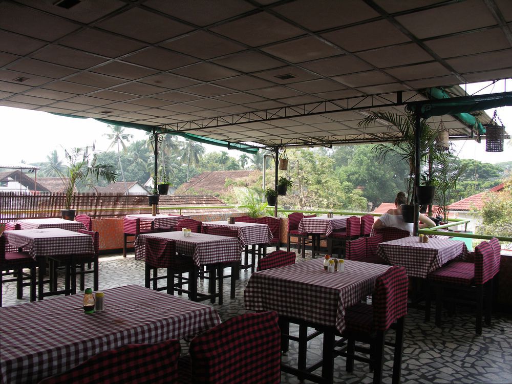 公园大道酒店 Kochi 餐厅 照片